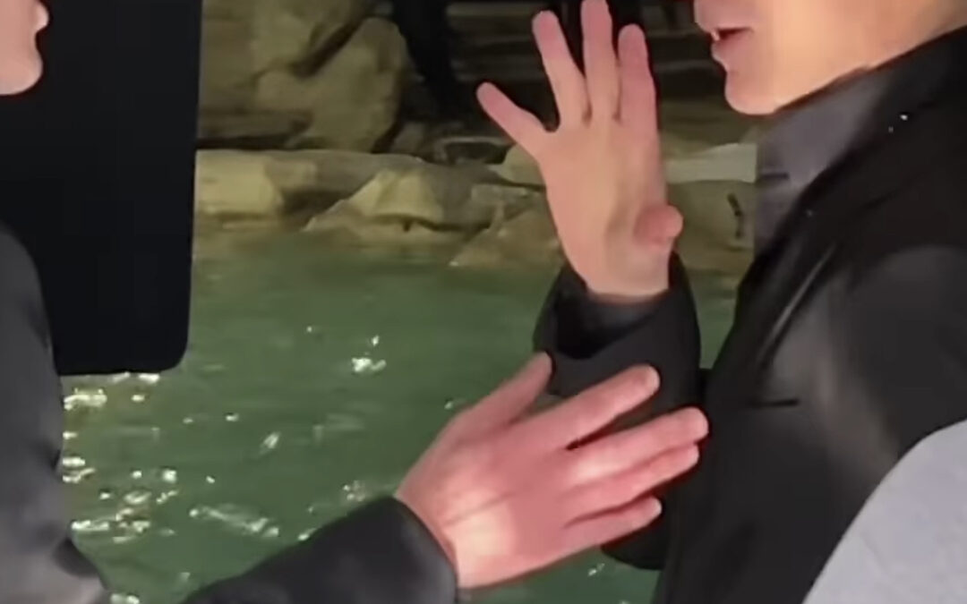 “Berlino” e La casa de Papel sbarcano a Roma. Folla a Fontana di Trevi