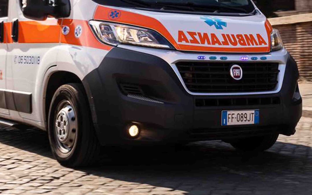 Scooter investito da un’auto, grave ragazzo 17enne trasportato in ospedale in codice rosso