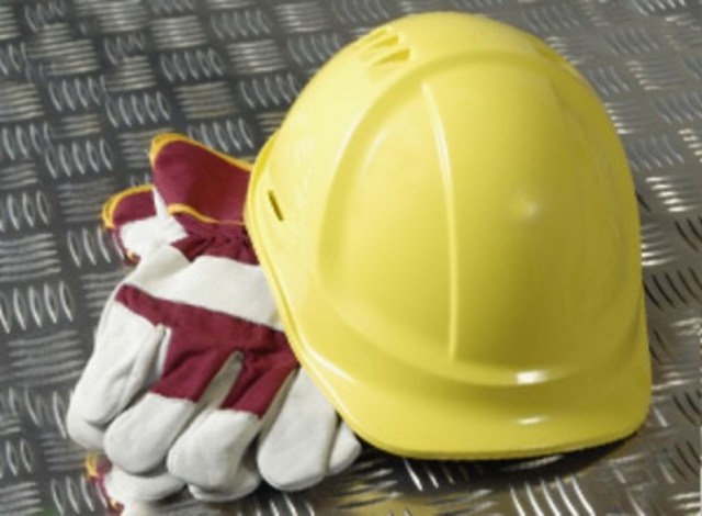 Incidente sul lavoro, operaio muore schiacciato da una macchina spazzatrice