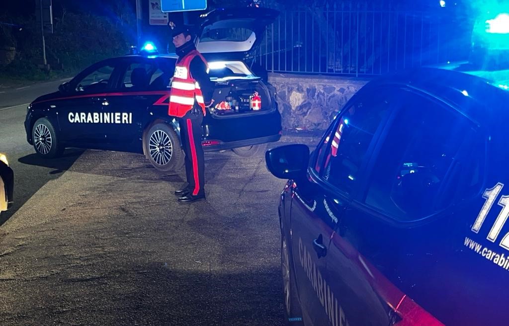 Pregiudicato colpito ad una gamba da un colpo di pistola sparato nella notte da uno sconosciuto