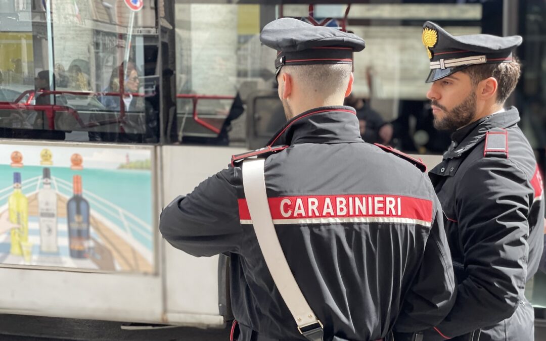Controlli in centro, i Carabinieri arrestano sette persone. Multato il titolare di un ristorante