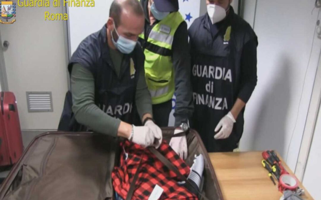 Scoperto traffico di valuta per 14 milioni negli aeroporti di Roma e al porto di Civitavecchia