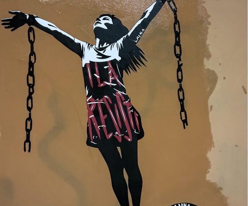 “Ila Resisti”: la street artist Laika dedicata un murale a Ilaria Salis