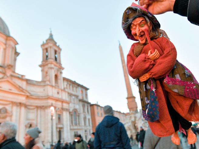 Piazza Navona, tutto pronto per accogliere la Befana