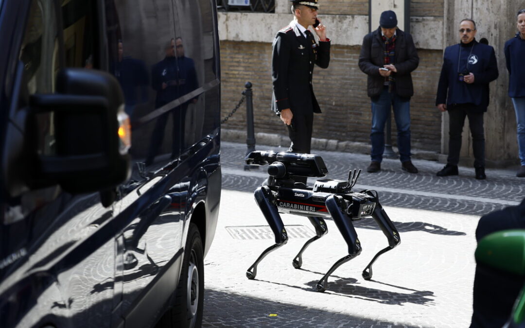 Al Mic arriva Saetta, il cane robot dei Carabinieri