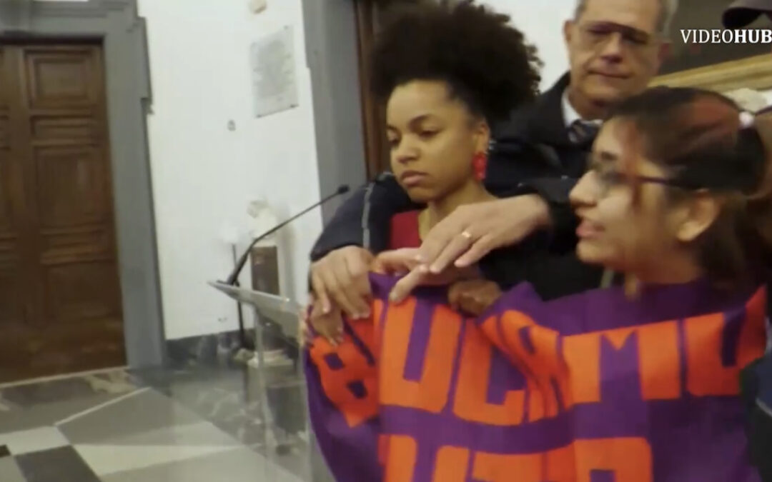 Blitz di un gruppo femminista in Campidoglio
