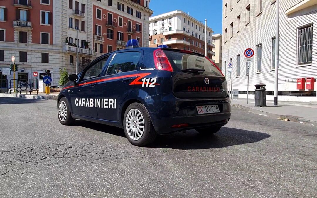 Imbrattata con vernice gialla l’entrata della mensa dei poveri