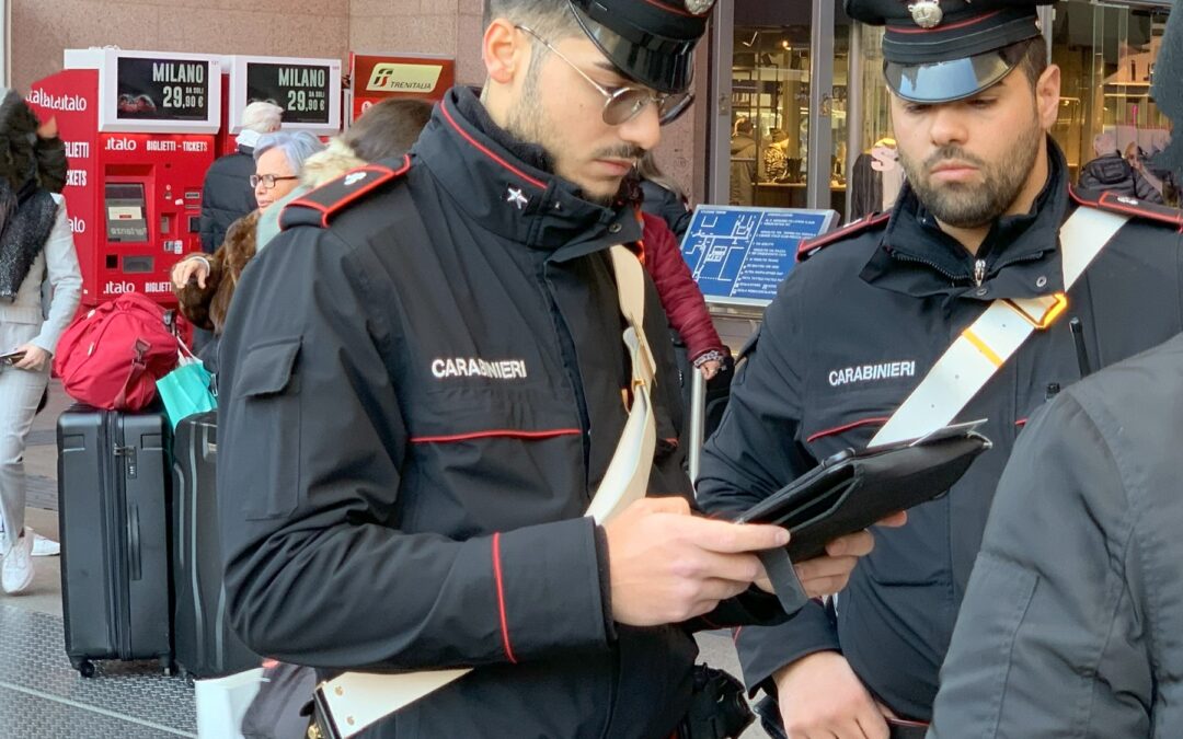 Ruba in un negozio e mostra documenti falsi, arrestato dai carabinieri a Termini