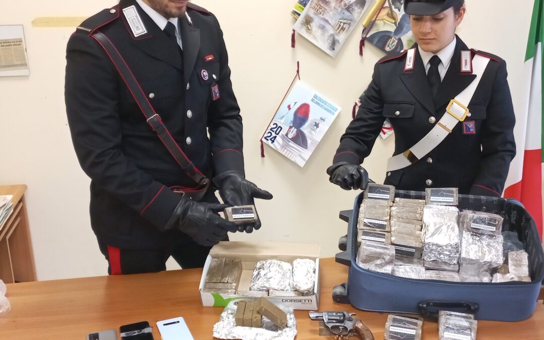 Blitz dei Carabinieri ad Ardea: sequestrati 21 chili di hashish. Tre persone finiscono in carcere