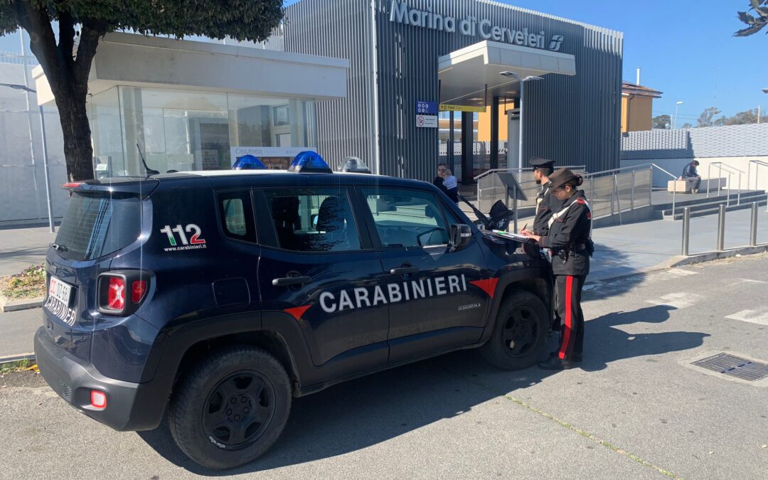 Mamma ho perso il treno. La famiglia dimentica sulla banchina della stazione bambino di 9 anni