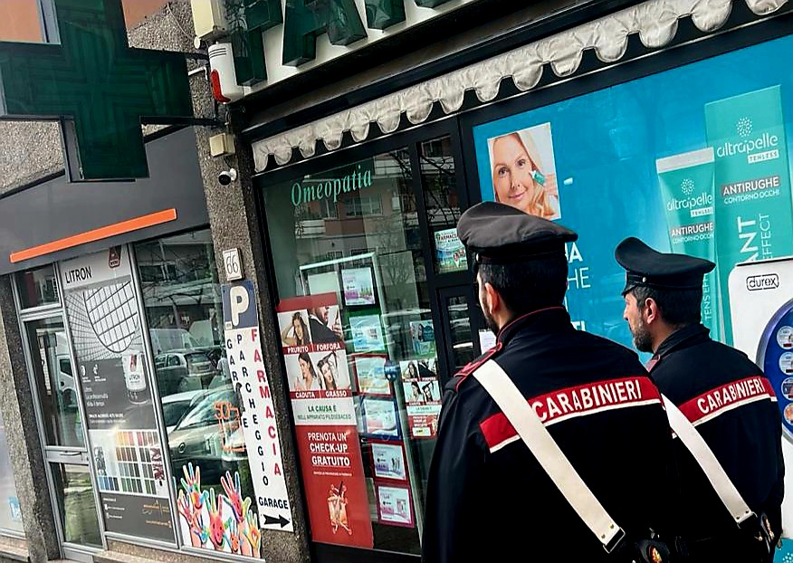 Rapina una farmacia, incastrato dalle telecamere. Fermato e arrestato dai Carabinieri