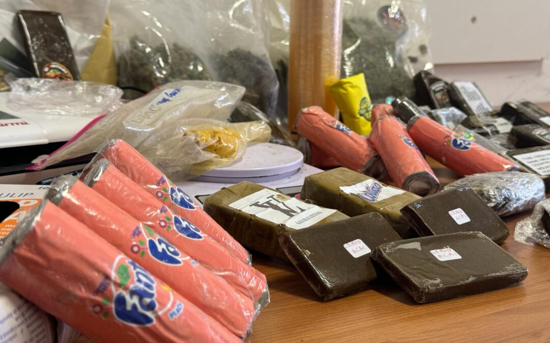 La Polizia arresta 8 persone per spaccio. Sequestrati oltre 28 kg di droga
