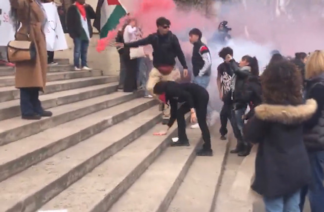 Corteo ‘Non una di meno’, oltre diecimila in marcia. Proteste al Ministero dell’Istruzione