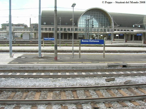 Ostiense, giovane muore investito da un treno diretto a Termini