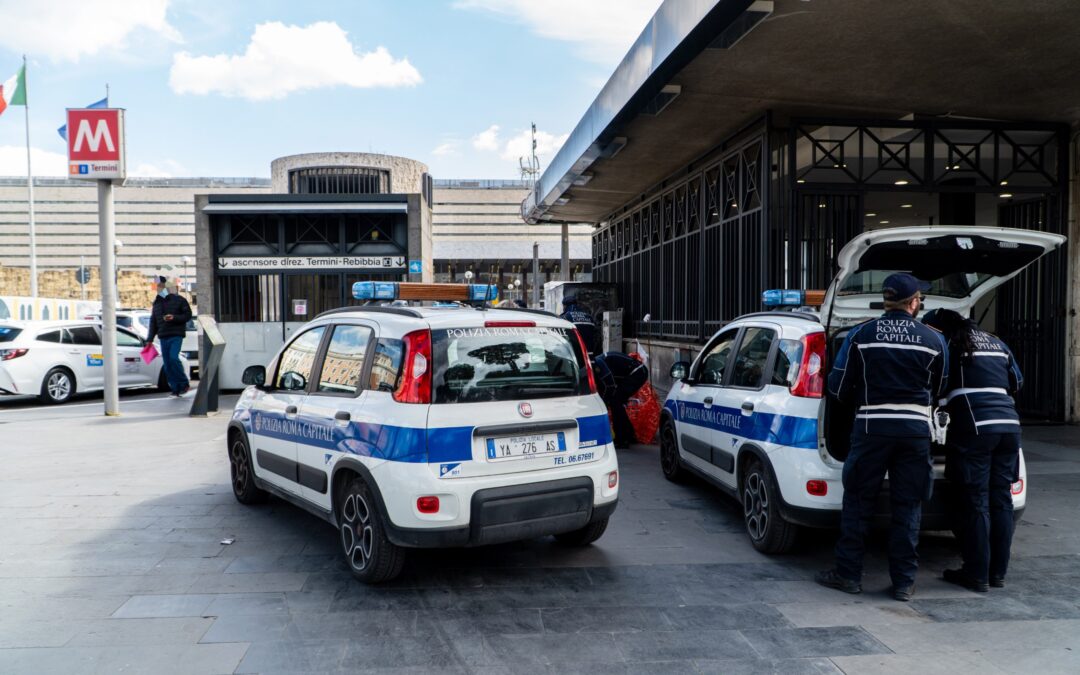 Schiaffeggiatore seriale di donne fermato da una pattuglia della Polizia Locale a Termini