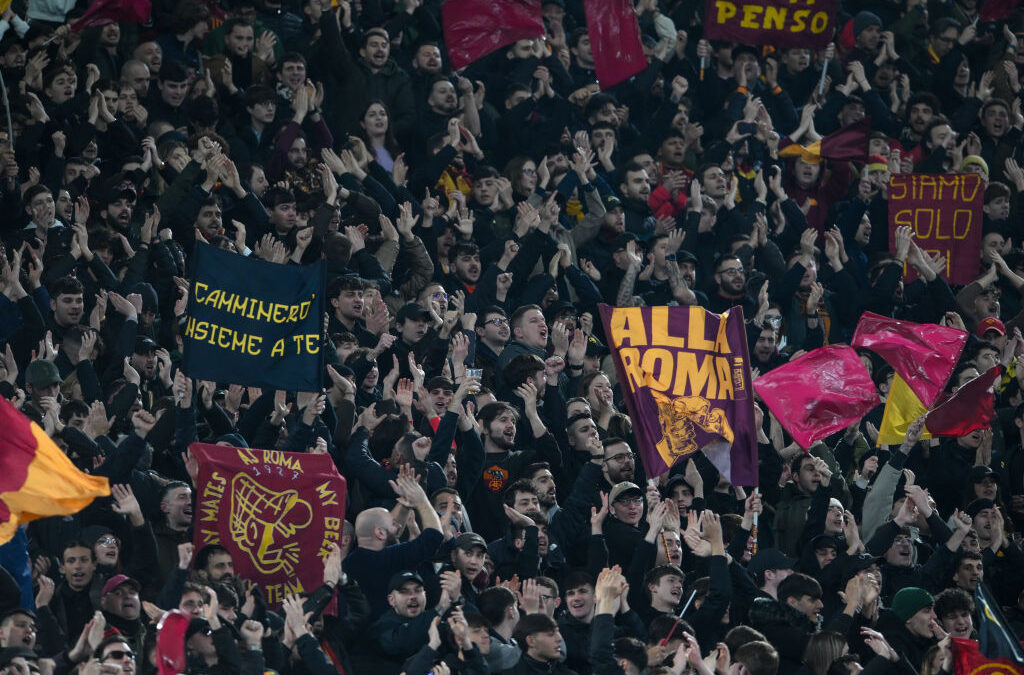 Disordini in aereo diretto a Brighton, fermato gruppo di tifosi della Roma