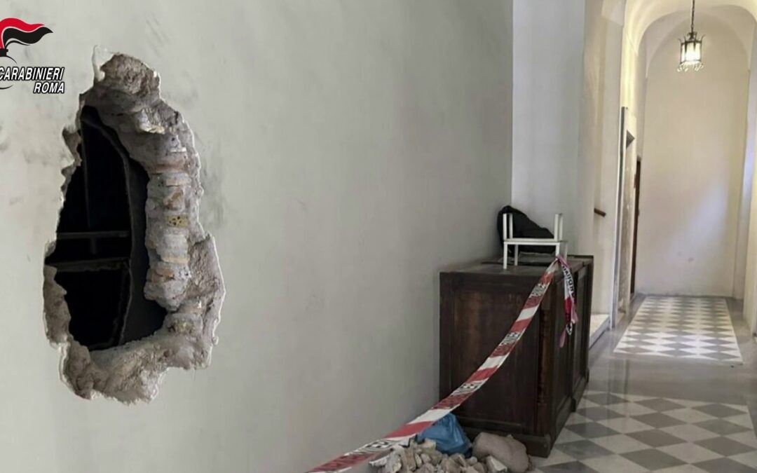 Furto di gioielli da 800mila euro, Carabinieri arrestato la “Banda del buco”