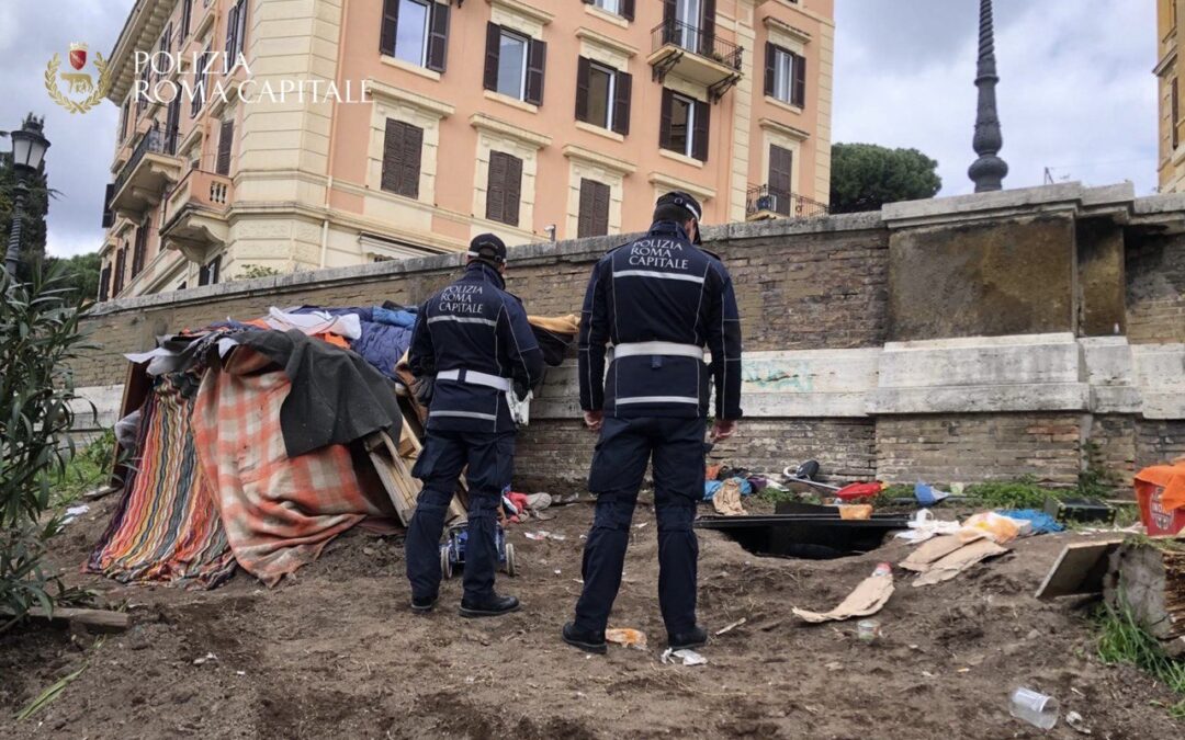 Smantellato insediamento abusivo ai piedi della Domus Aurea a Colle Oppio