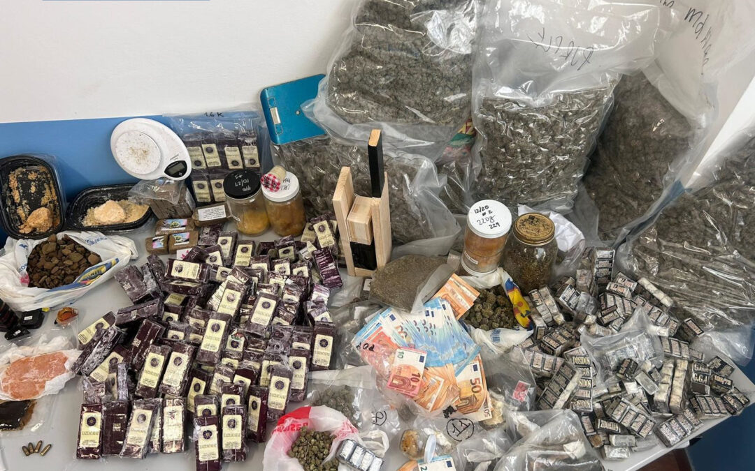 Trovati in possesso di 35 chili di droga, arrestati tre uomini dalla Polizia
