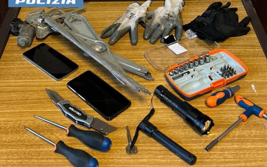 In manette due 27enni di origini romene fermati mentre tentano di rubare un’auto