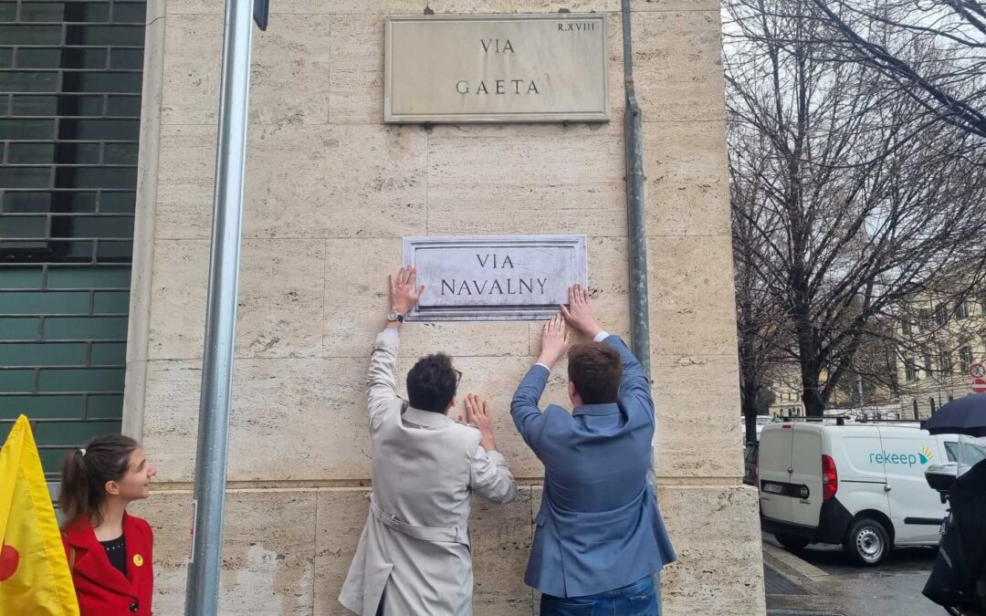 Raid dei Radicali: ieri via Gaetala strada dell’ambasciata russa, è diventata via Navalny