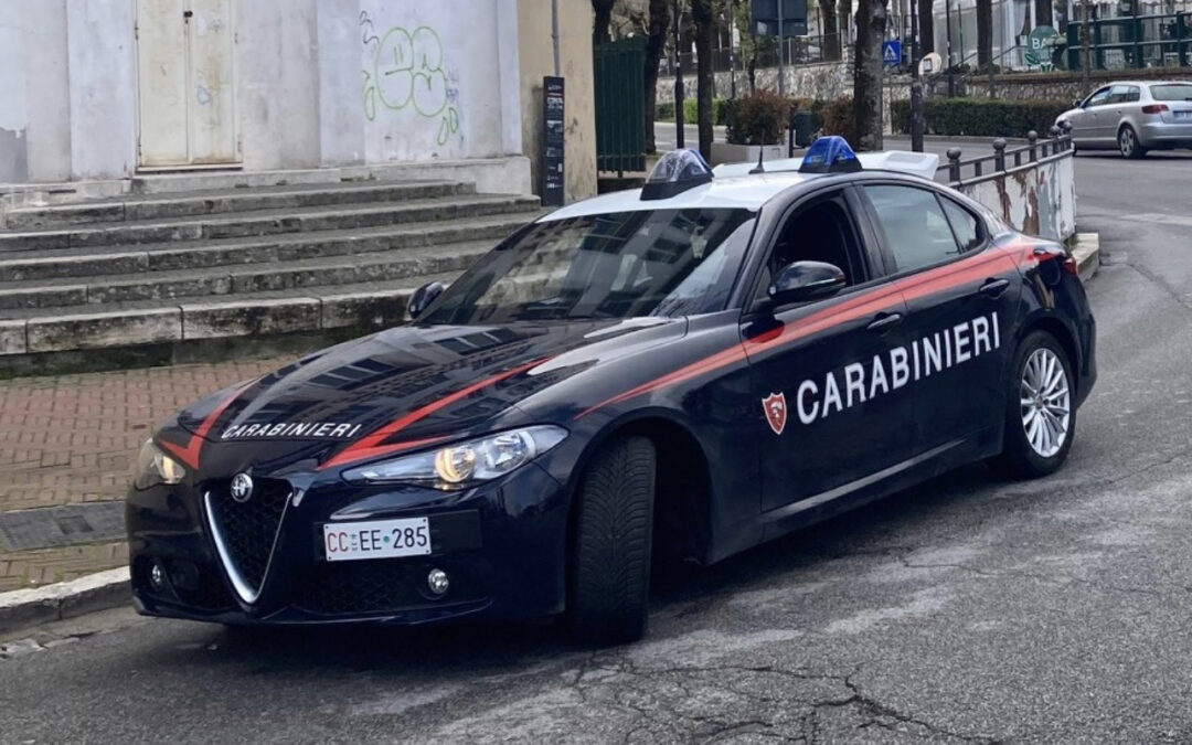 Tenta di attivare una carta Postepay con documenti falsi, arrestato dai Carabinieri