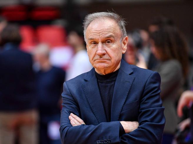 Il presidente della Federbasket Petrucci in condizioni serie dopo un incidente d’auto