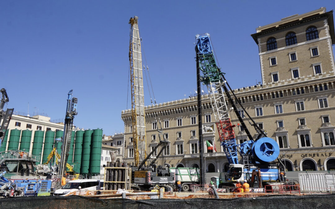 Silos d’artista in piazza Venezia nel cantiere della stazione Metro C