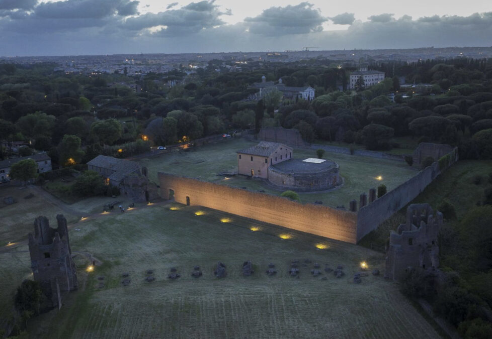 Natale di Roma 2024: inaugurata la nuova illuminazione artistica della Villa di Massenzio