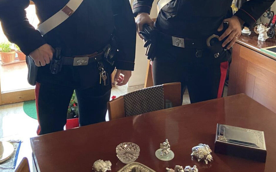 I Carabinieri restituiscono ad un’anziana argenteria rubata