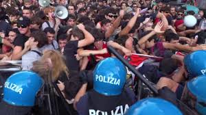 Scontri fra studenti e polizia alla Sapienza. Feriti e fermati