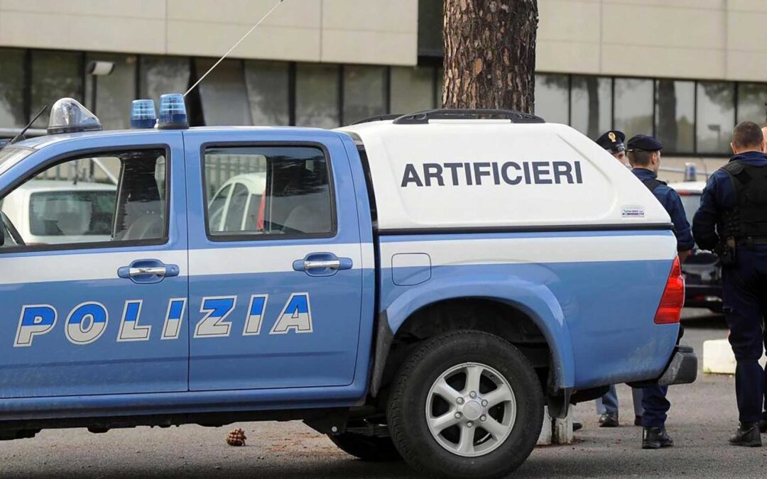 Pacco contenente esplosivo in una ditta di spedizioni