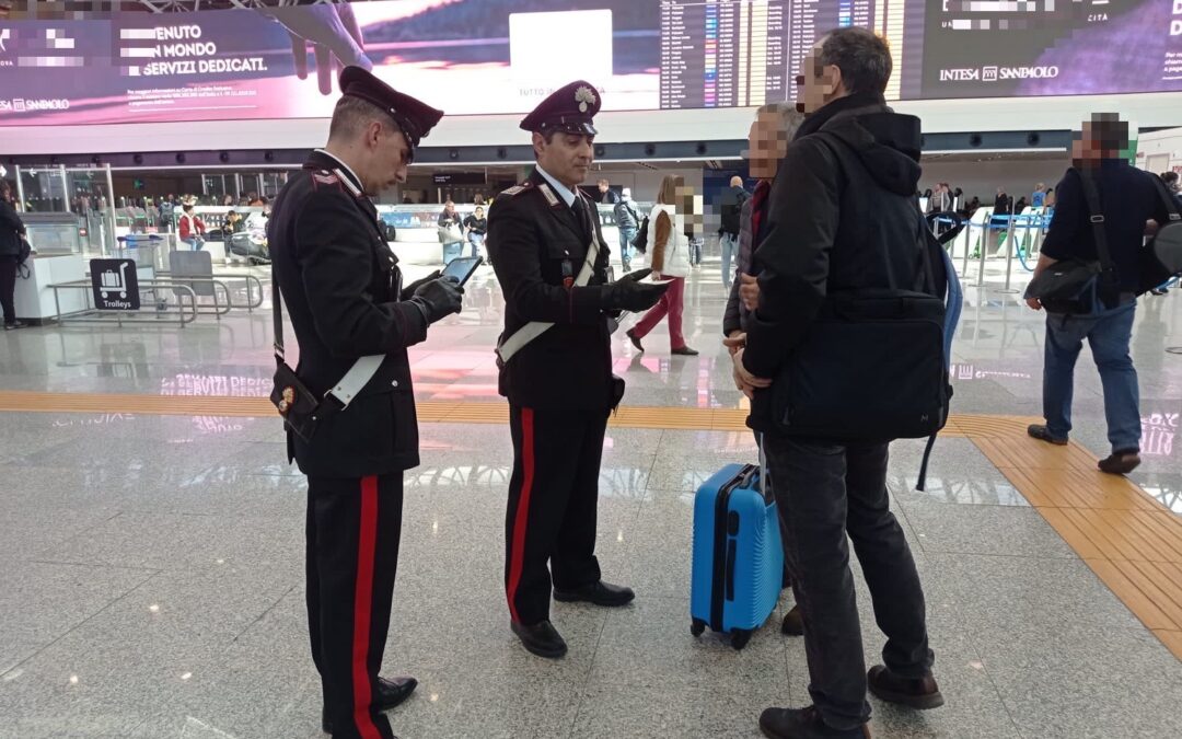 Carabinieri denunciano 4 viaggiatori per tentato furto aI duty free e uno per inosservanza del Daspo Urbano
