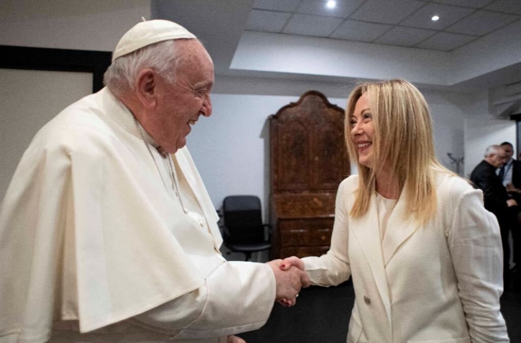 Meloni: “Papa Francesco al G7 sull’Intelligenza artificiale”. E’ la prima volta per un Pontefice