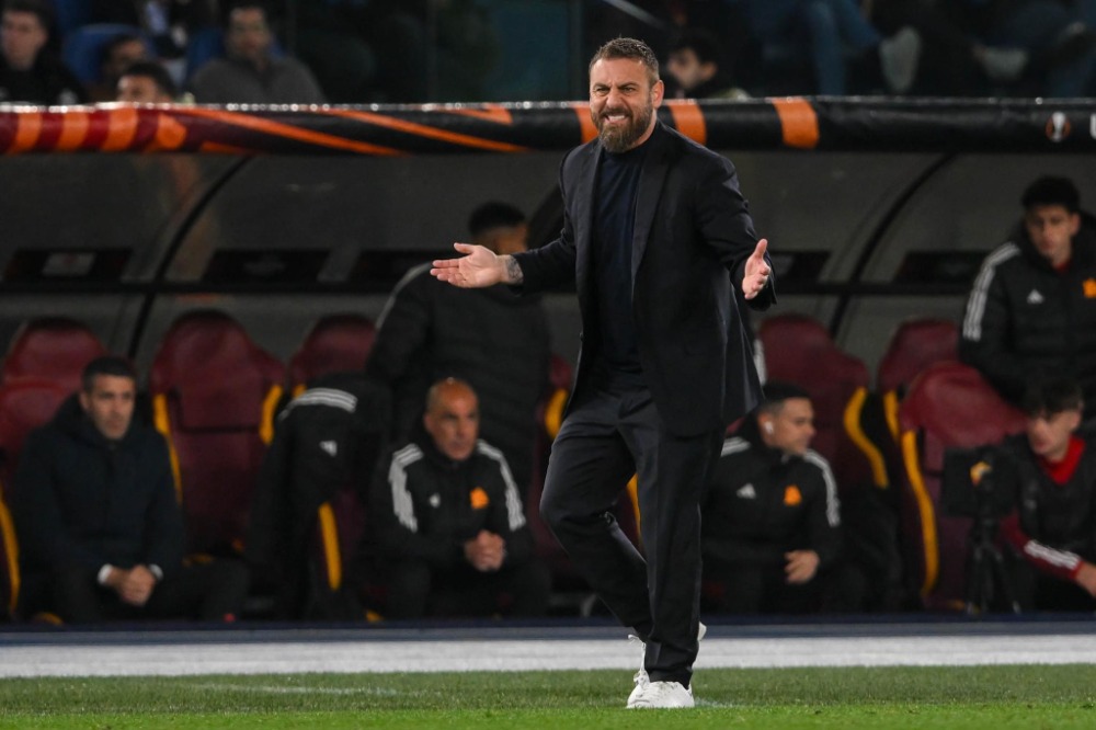 Roma, De Rossi: “La sconfitta col Bologna? Dispiaciuti ma non ne usciamo distrutti”