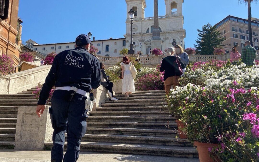 Fa “acquisti” nei negozi del centro ma senza pagare. Donna arrestata per furto
