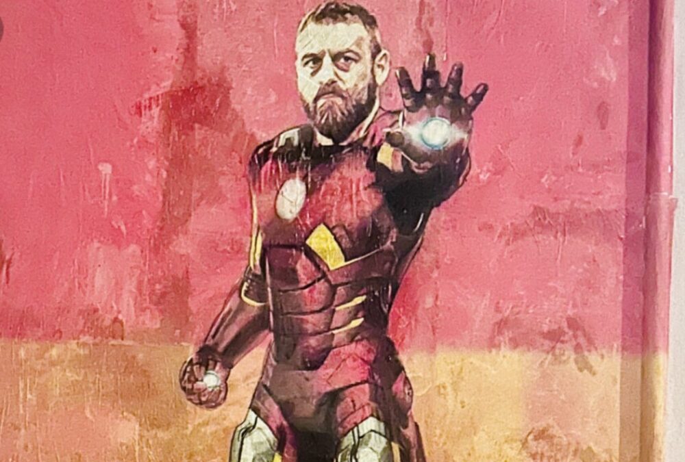 Roma, al Rione Monti spunta un murales su De Rossi nei panni di Iron Man