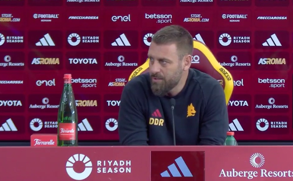 Roma, De Rossi: “Il derby da allenatore è tutta un’altra cosa ma sono tranquillo”