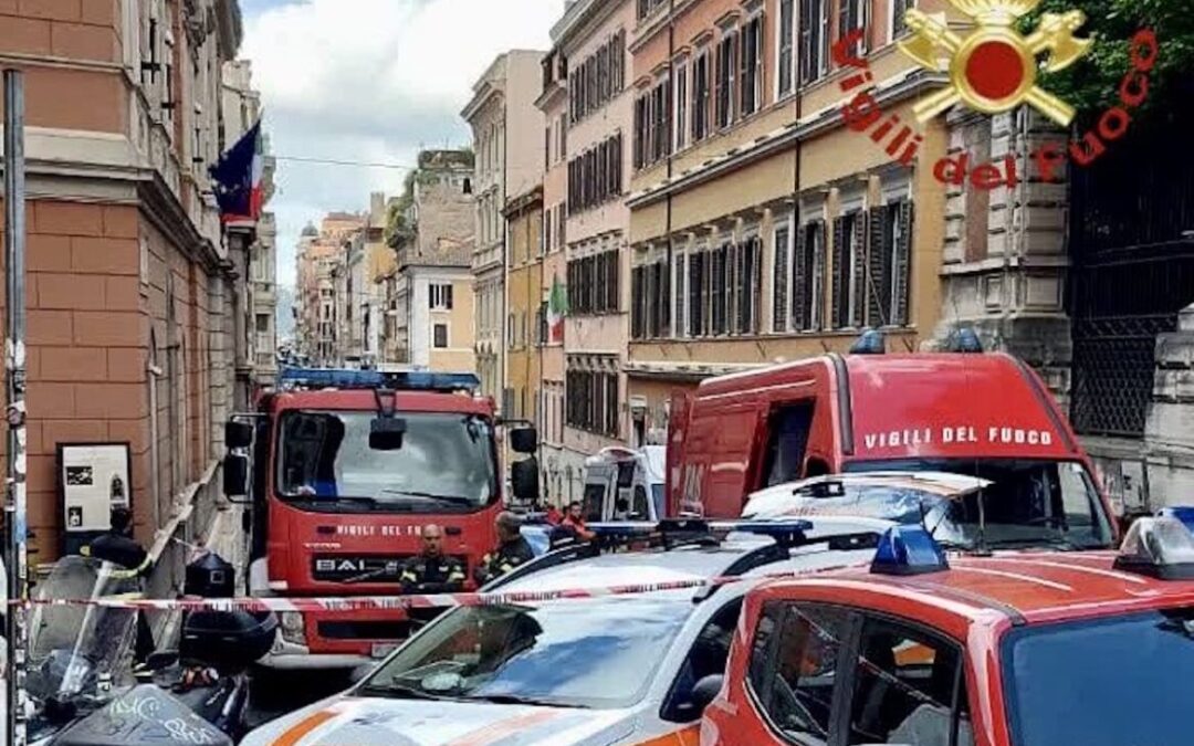 Otto intossicati per esalazioni da cloro nella spa, evacuato l’hotel Barberini a Roma