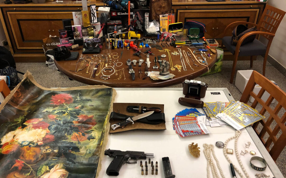 Trovati con la refurtiva, grimaldelli e una pistola, un arresto e tre denunciati