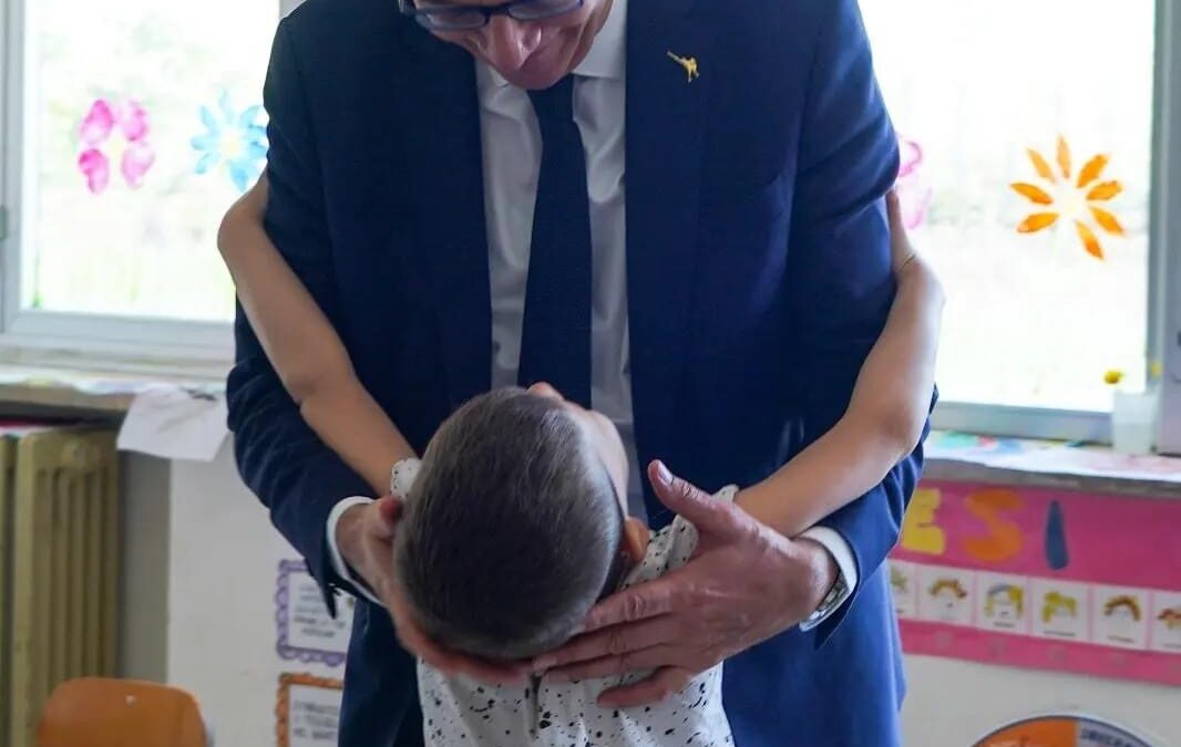 Lascia la scuola di Ostia, l’insegnante aggredita da una donna del clan Spada