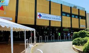 Anziano precipita dalla finestra dell’ospedale di Ostia