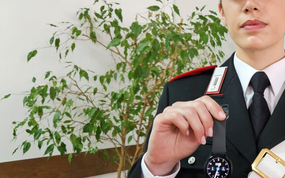 Violenza sulle donne, arriva Mobile Angel uno smartwatch collegato con i Carabinieri per chiedere aiuto in caso di aggressione