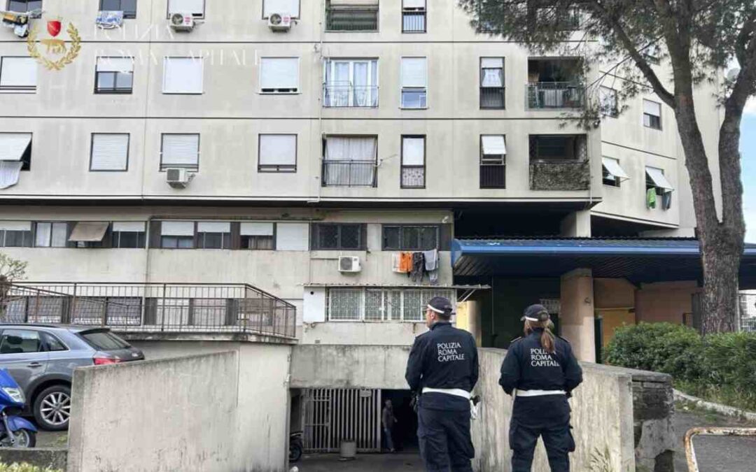 Blitz all’alba a Tor Bella Monaca. 150 agenti delle Forze dell’Ordine stanno setacciando cantine e garage