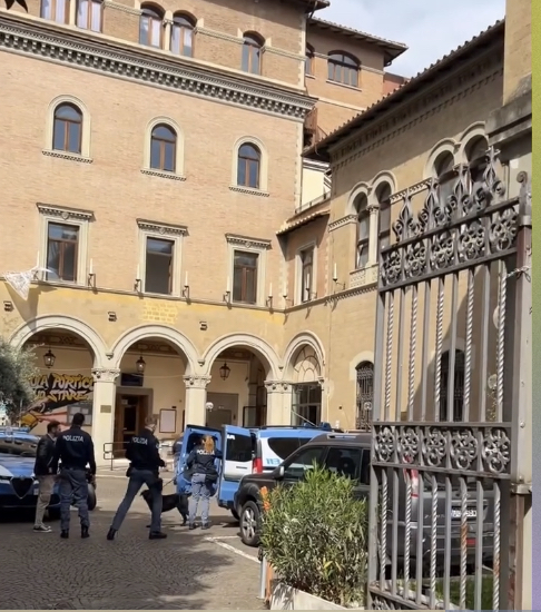 Falso allarme bomba alla facoltà di Sociologia alla Sapienza, sul posto gli artificieri
