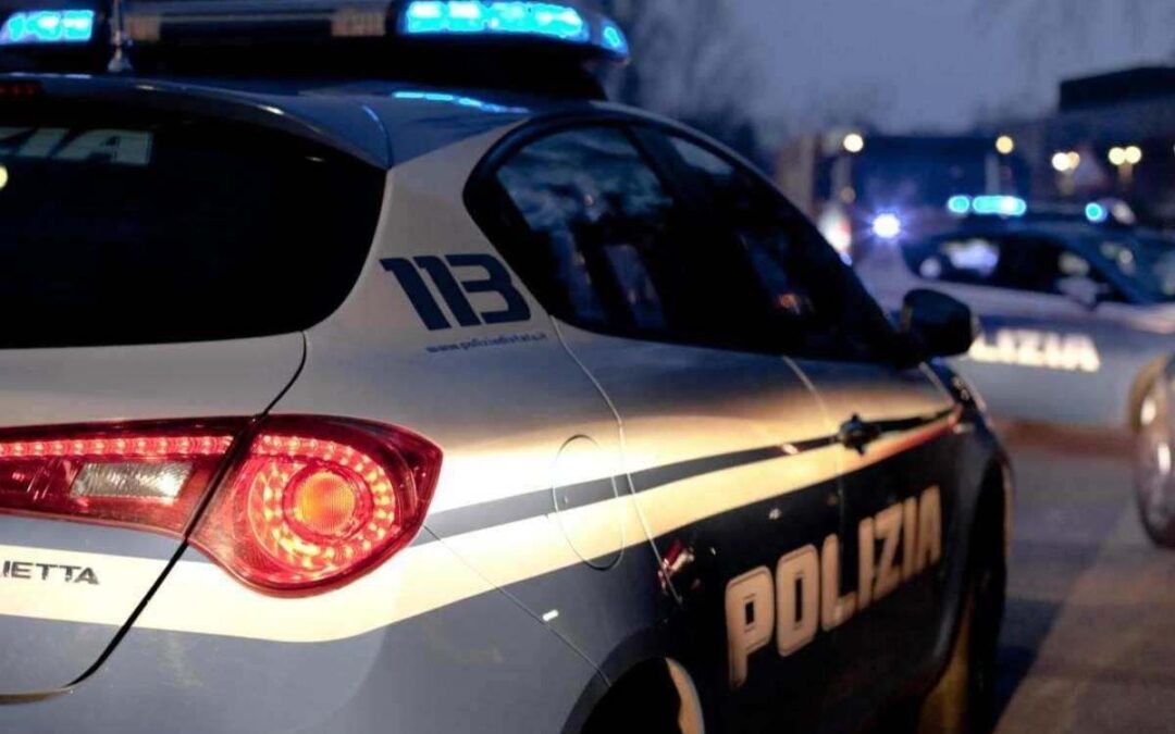Ragazzo di 16 anni aggredito a colpi di spranga e accoltellato, si cercano gli aggressori