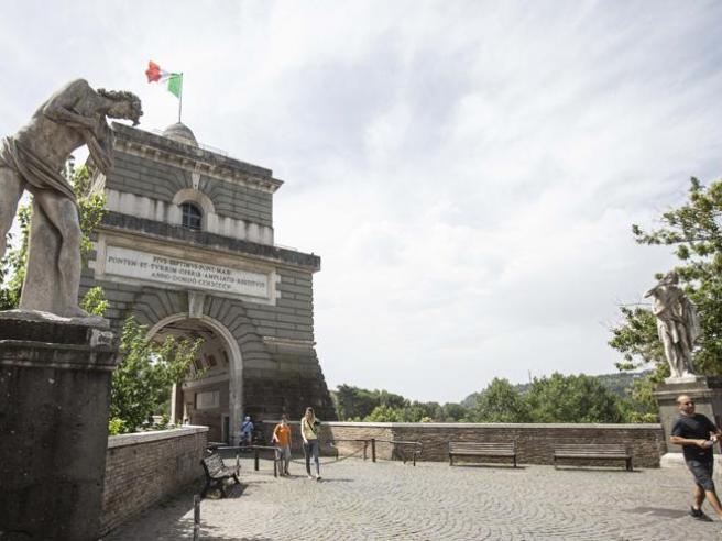 Intervento di valorizzazione dei reperti archeologici nel parco d’affaccio di Ponte Milvio