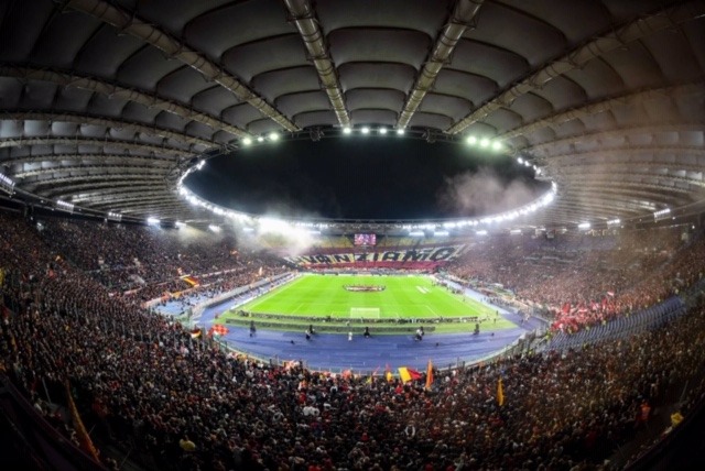 Europa League, la curva sud spinge la Roma: “90 minuti più recupero de tigna, core e sudore…tornate con onore”