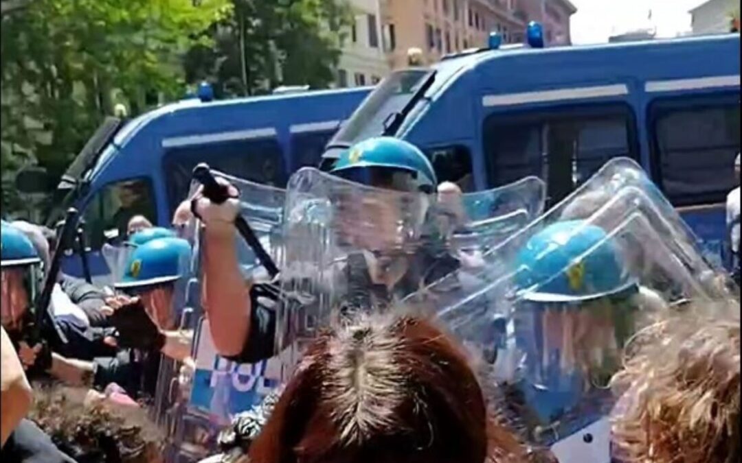 Stati generali della natalità, scontri tra studenti e Forze dell’Ordine