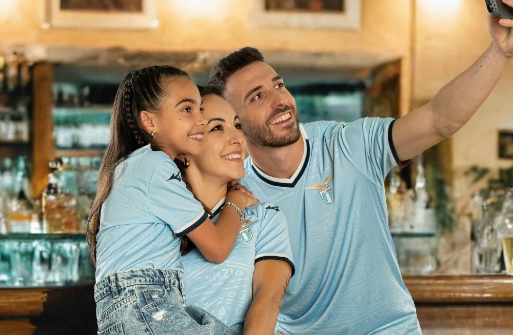 Lazio, svelata la prima maglia “home” per la stagione 2024-2025